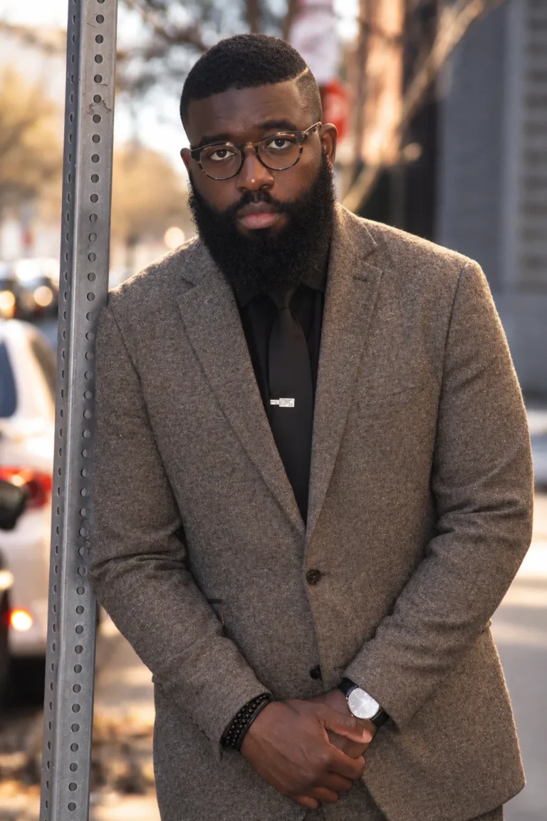 Urban Elegance by the Signpost, Street Style