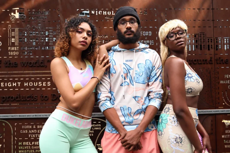 Urban Trio Against Rusted History, Street Style